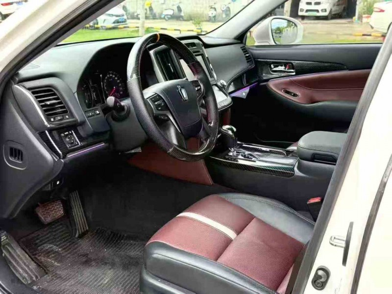 东莞17年丰田皇冠4