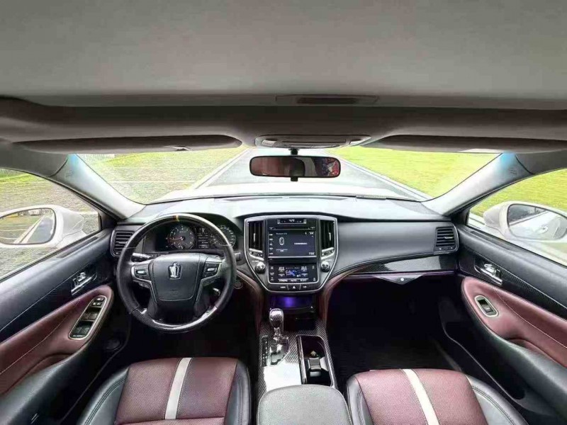 东莞17年丰田皇冠5