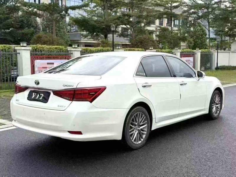 东莞17年丰田皇冠7