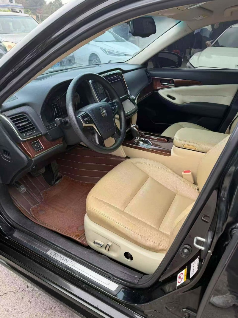 南宁18年丰田皇冠3