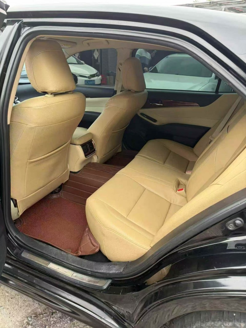 南宁18年丰田皇冠5