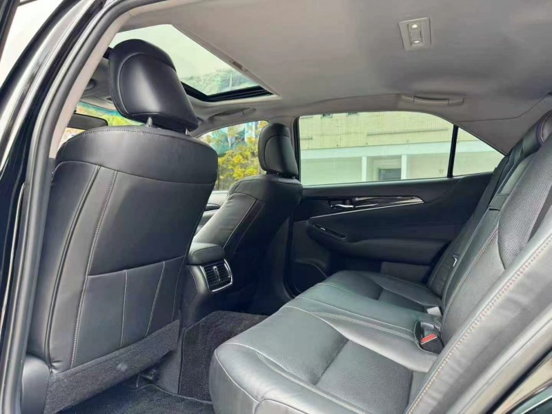 东莞18年丰田皇冠4