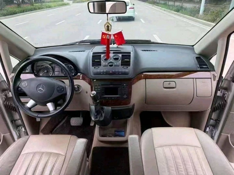 枣庄15年奔驰唯雅诺7