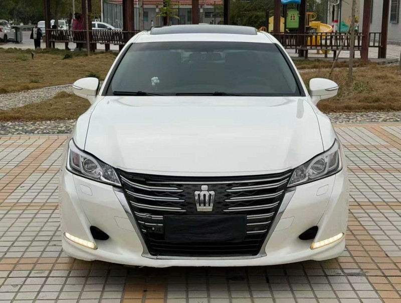 汕头16年丰田皇冠1