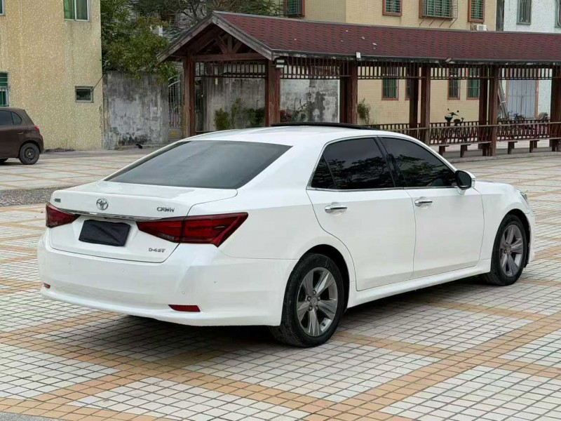 汕头16年丰田皇冠8