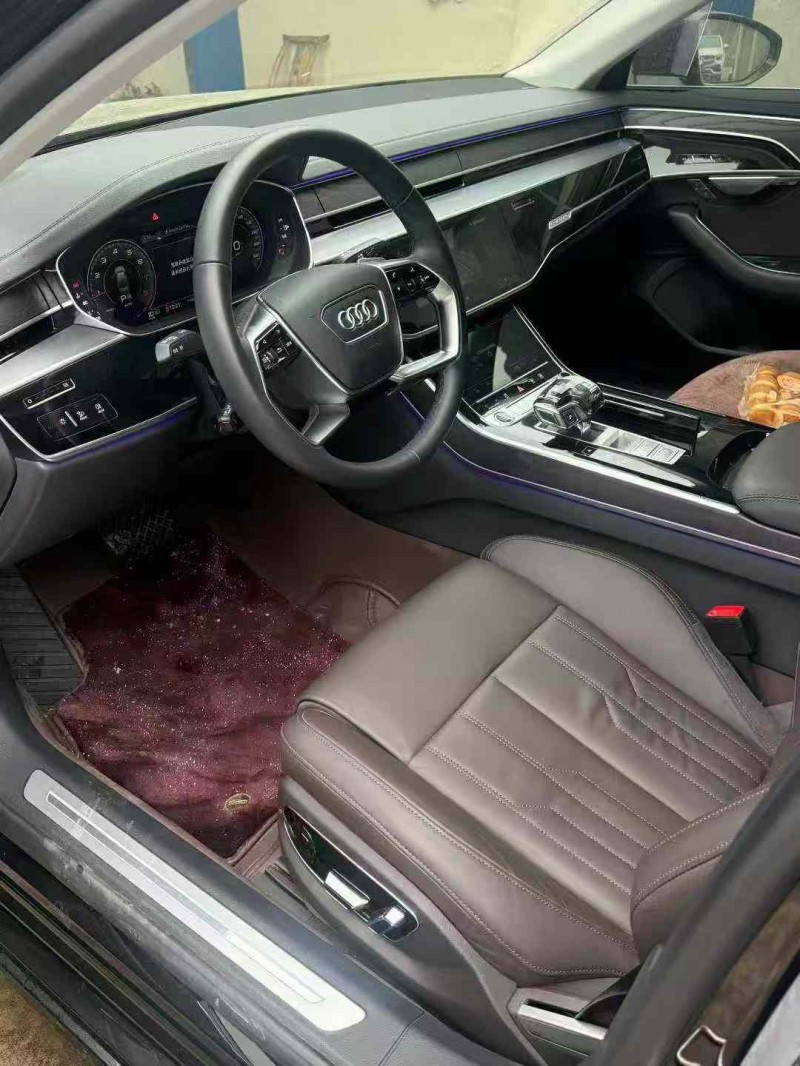 武汉25年奥迪A8L7