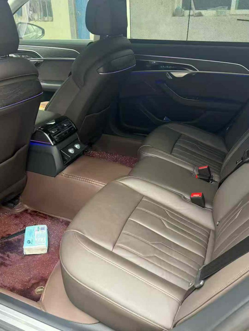 武汉25年奥迪A8L8