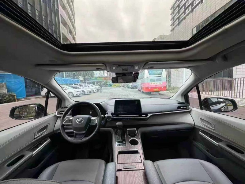 佛山23年丰田格兰维亚5