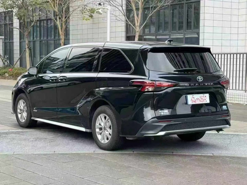 佛山23年丰田格兰维亚8