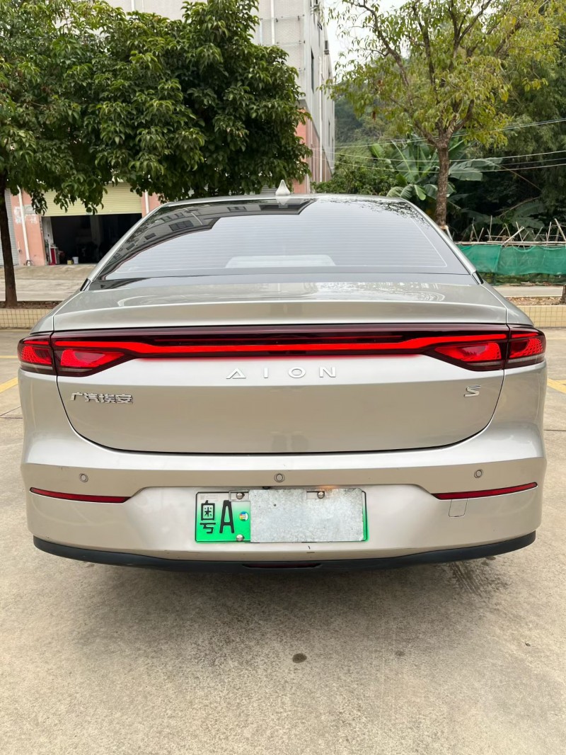 中山24年传祺埃安S9