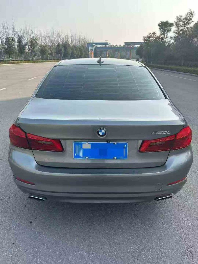 德阳17年宝马5系9