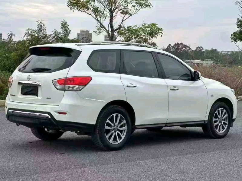 湛江19年日产探路者7