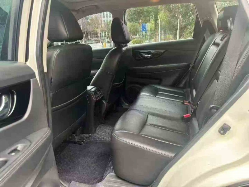 岳阳20年日产奇骏7