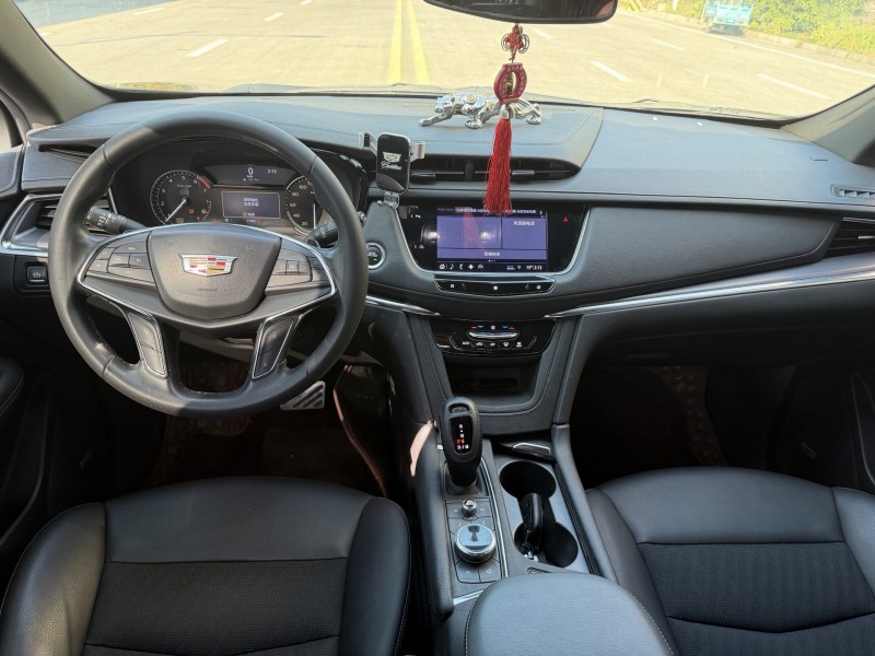 岳阳20年凯迪拉克XT57