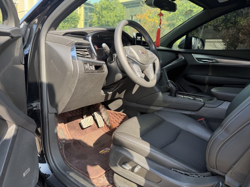 岳阳20年凯迪拉克XT58