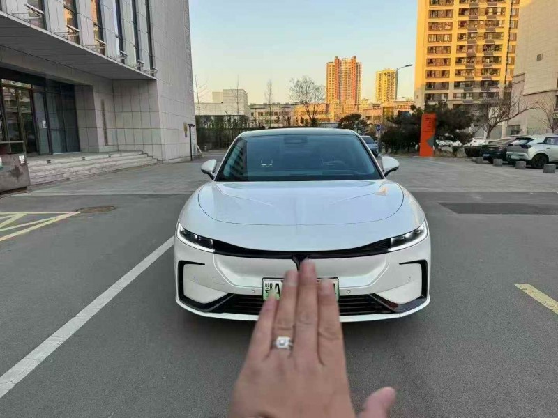 东营24年岚图汽车追光1