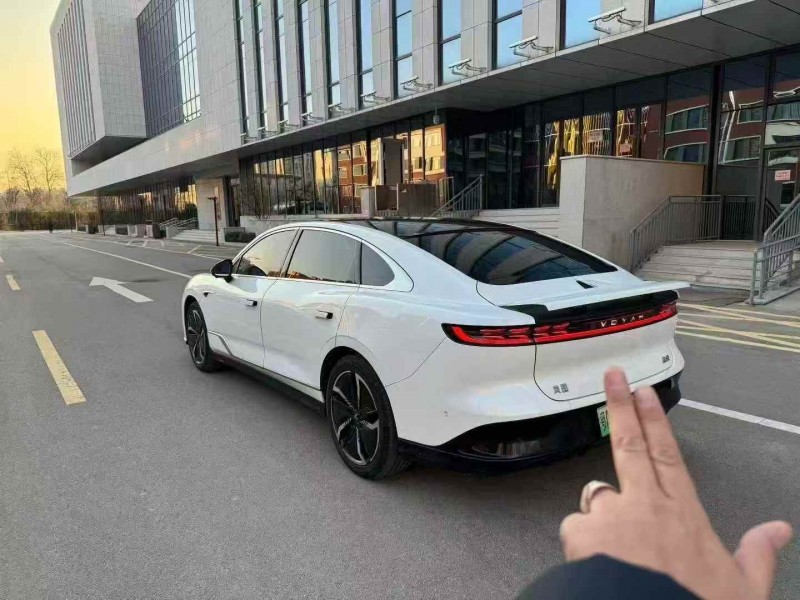 东营24年岚图汽车追光6