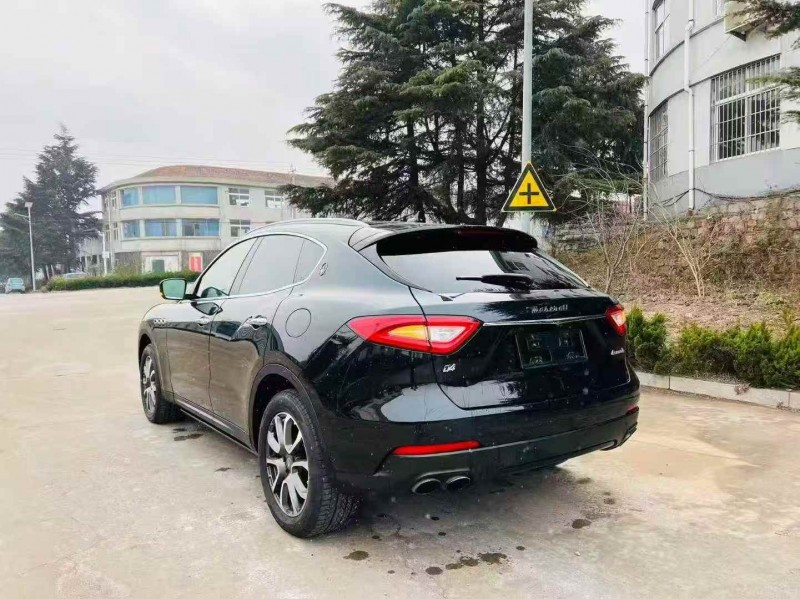 枣庄18年玛莎拉蒂Levante8