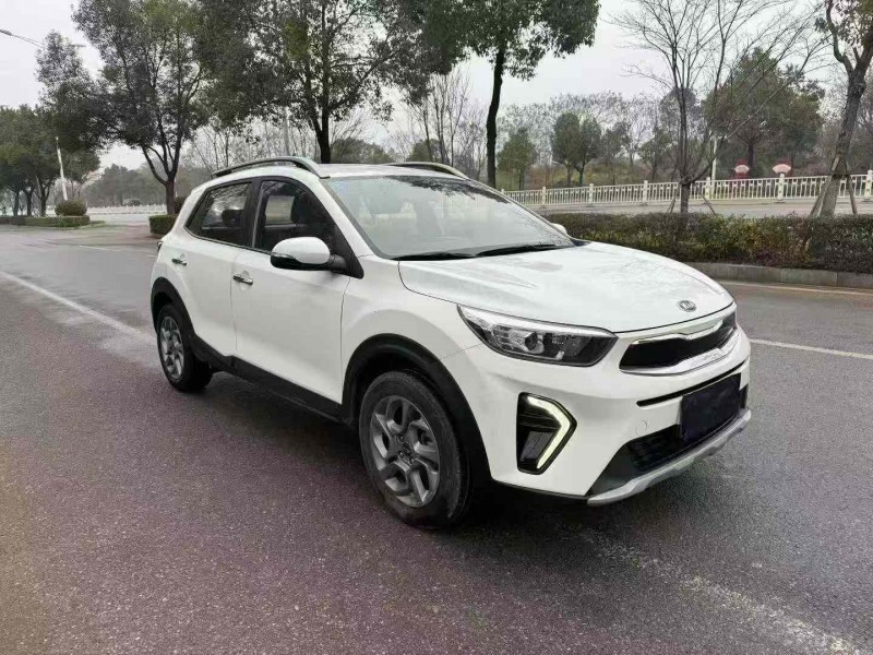 娄底19年起亚奕跑3