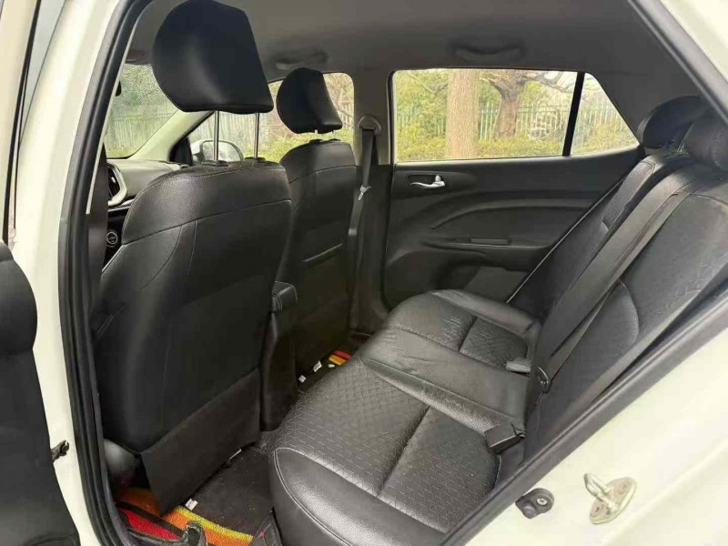 娄底19年起亚奕跑5