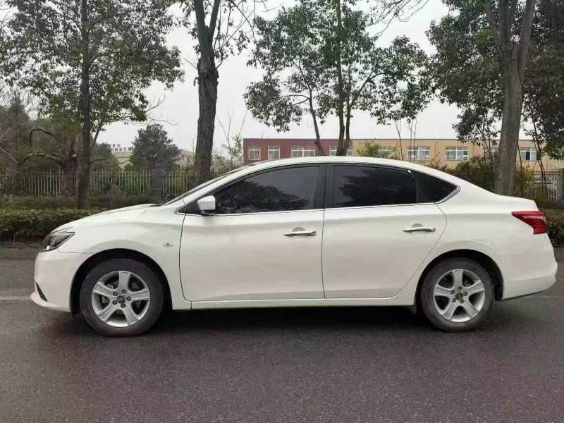 娄底22年日产轩逸7