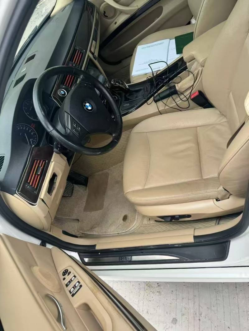 济南12年宝马3系3