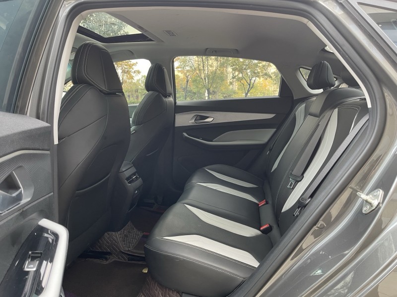 济宁24年吉利缤瑞4