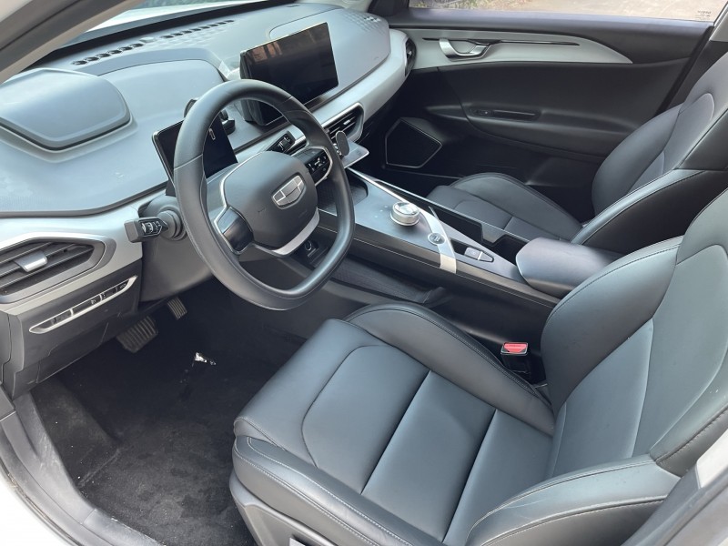 济宁24年吉利几何6