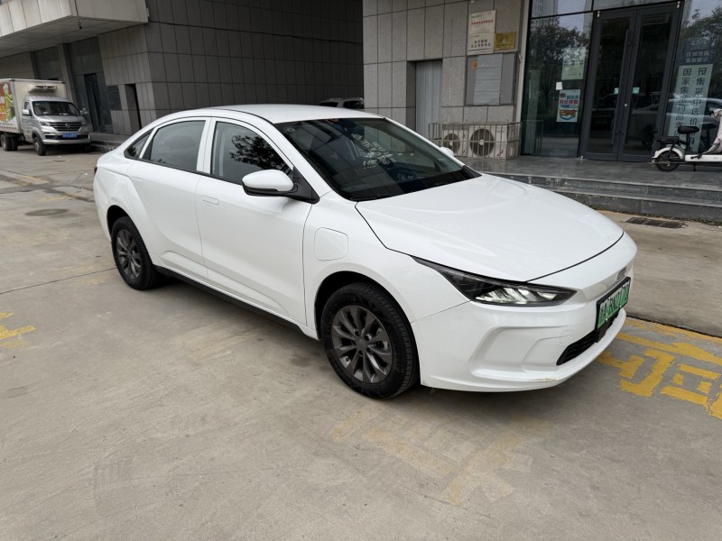 济宁24年吉利几何2