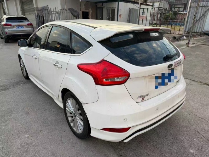 广州16年福特福克斯9