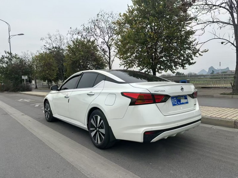 柳州21年日产天籁4