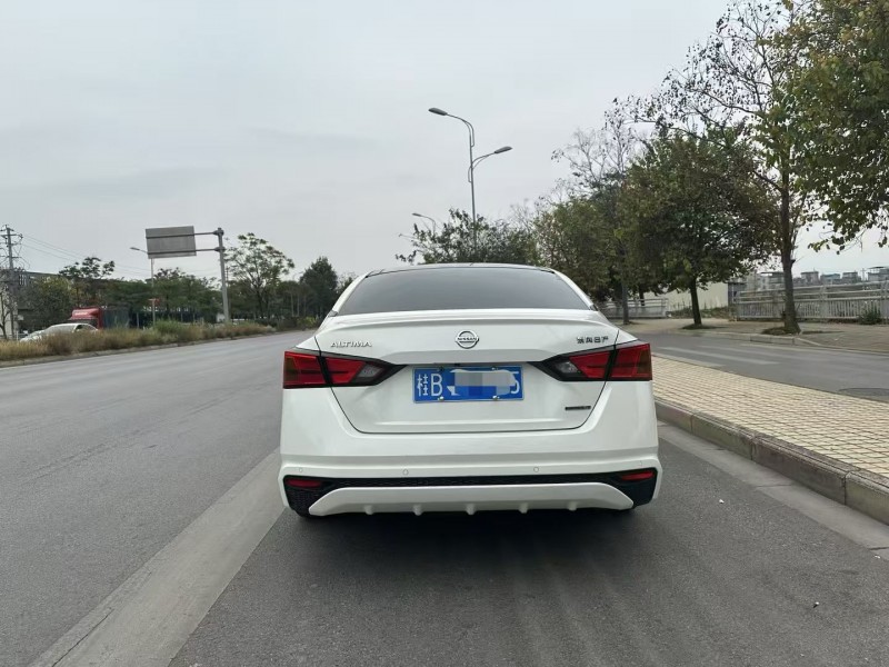 柳州21年日产天籁5