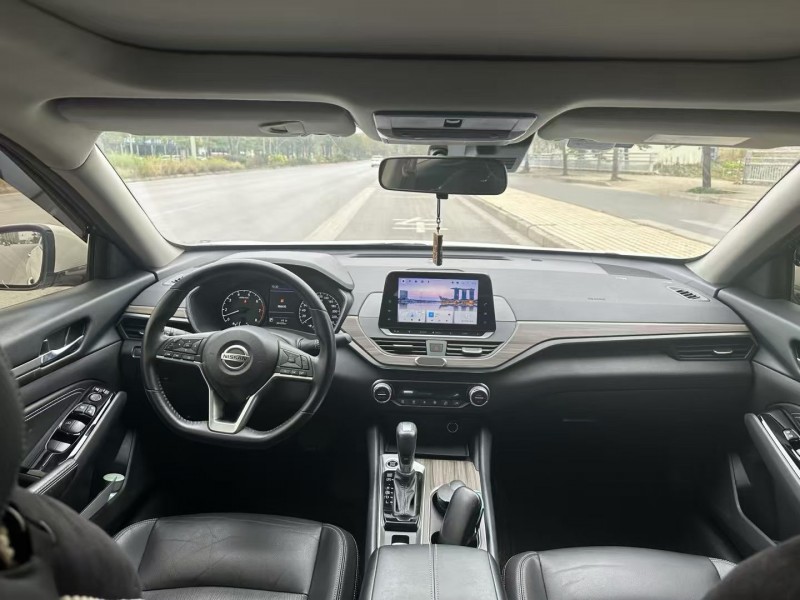 柳州21年日产天籁7