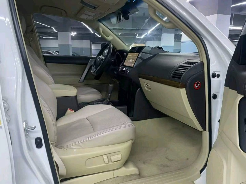 广州18年丰田普拉多8