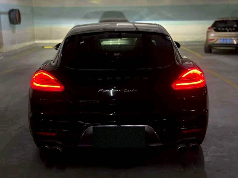 福州15年保时捷帕拉梅拉8