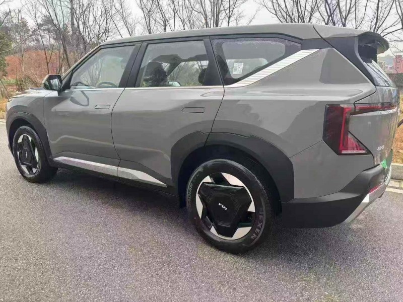 泸州26年起亚EV58