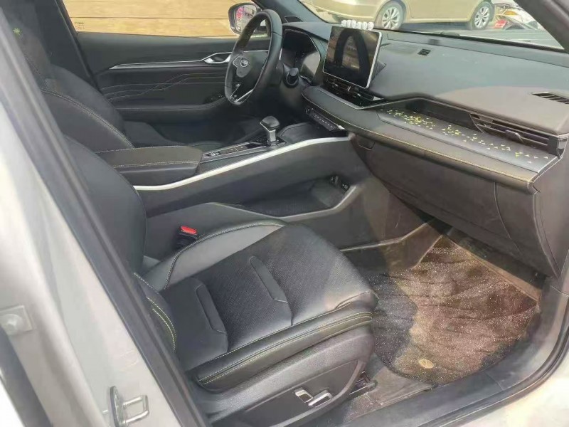 济宁23年吉利星瑞5