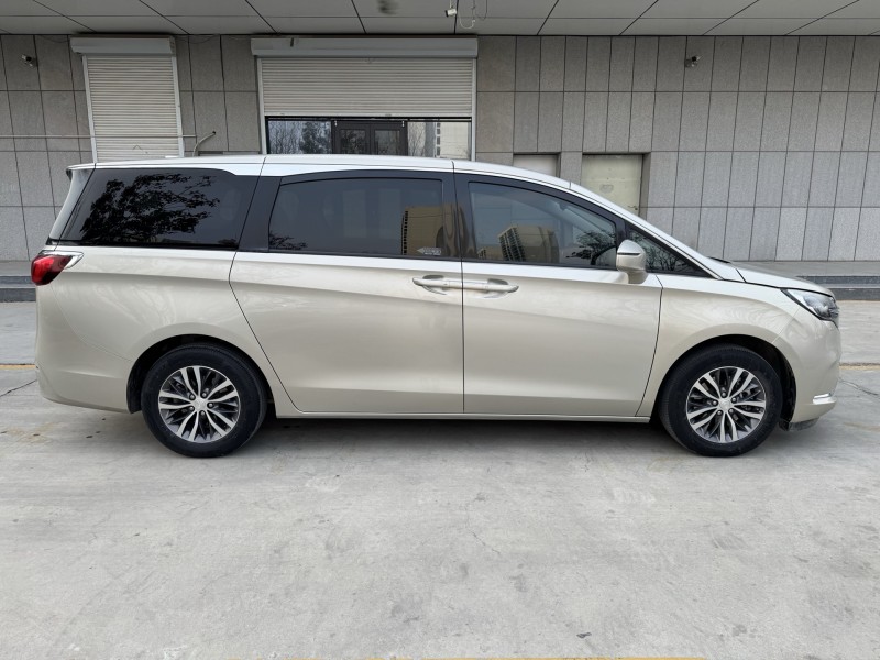 青岛21年别克GL84