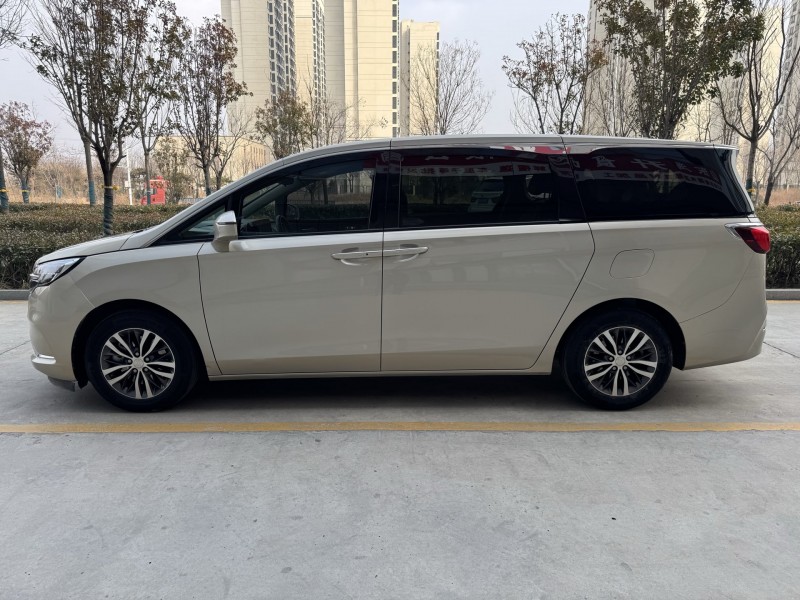 青岛21年别克GL86