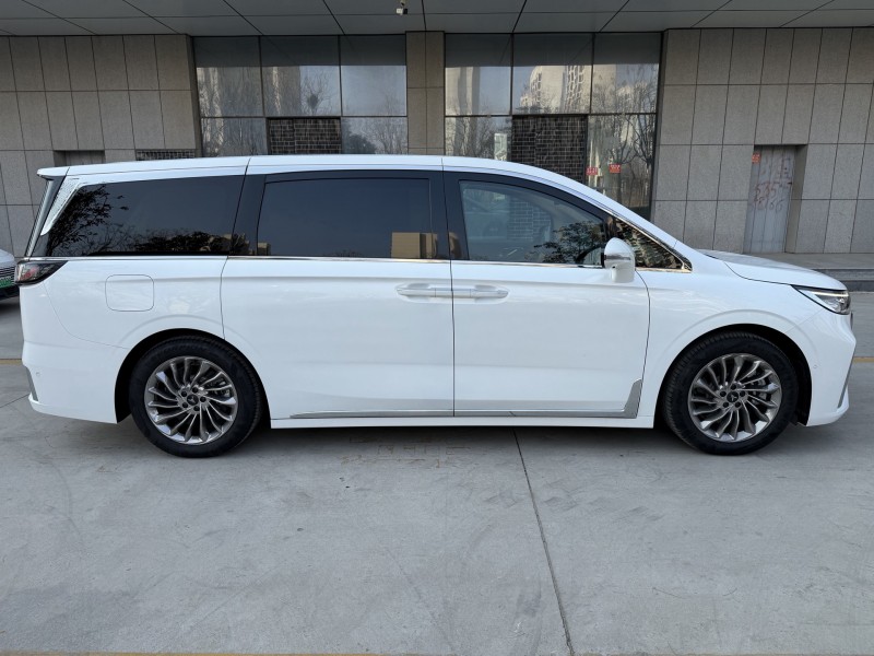 泰安25年岚图汽车梦想家4