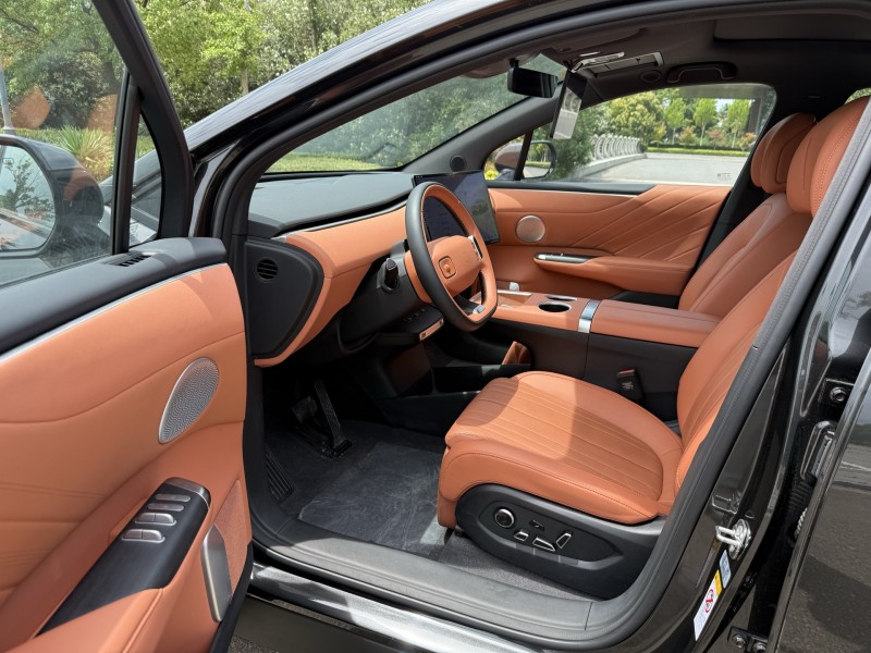 南通25年长安汽车启源8