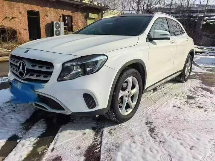 新乡17年奔驰GLA2