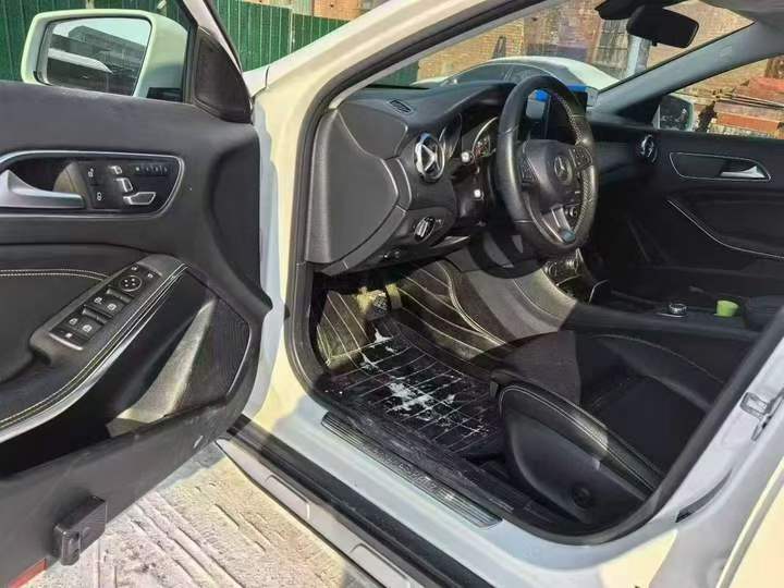 新乡17年奔驰GLA3