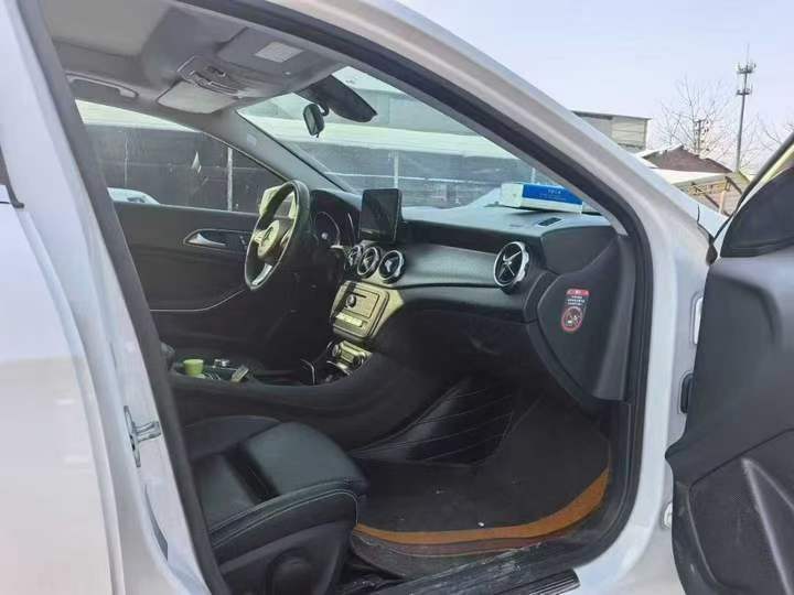 新乡17年奔驰GLA8