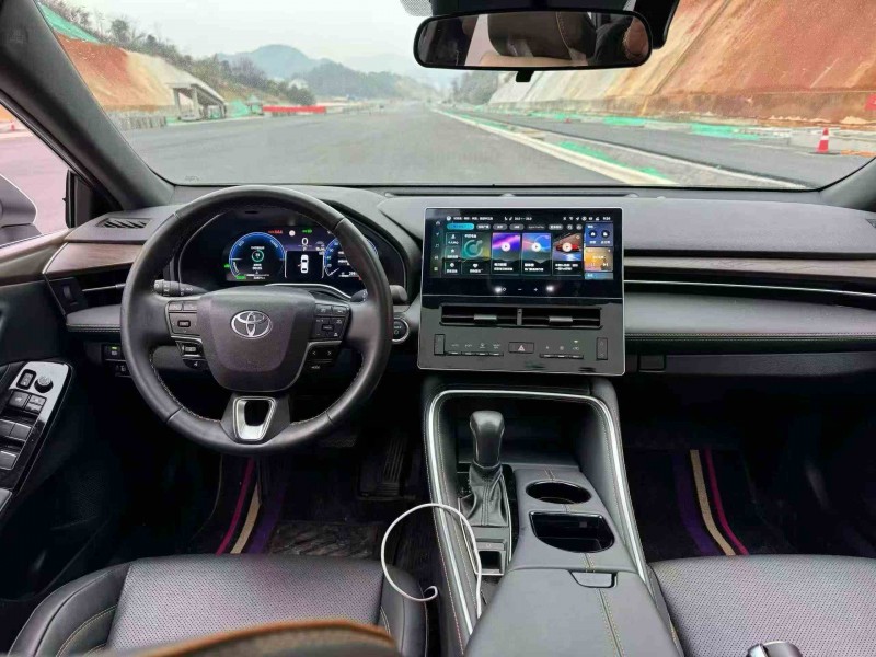 张家界25年丰田亚洲龙3