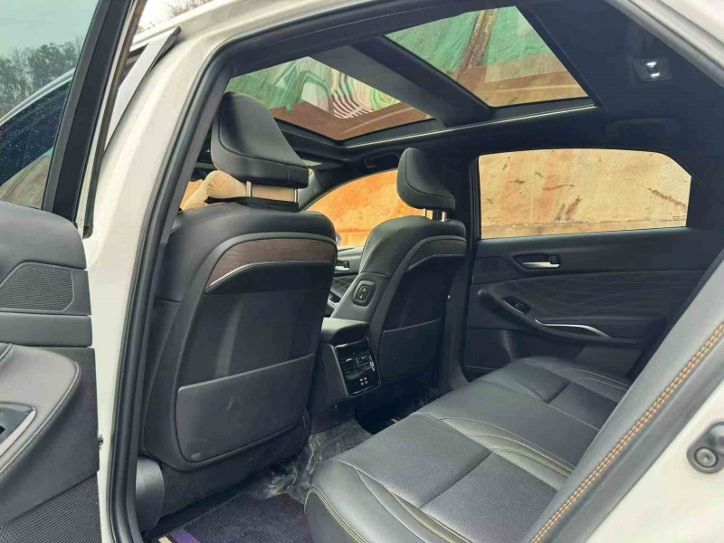 张家界25年丰田亚洲龙4