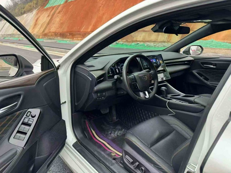 张家界25年丰田亚洲龙5