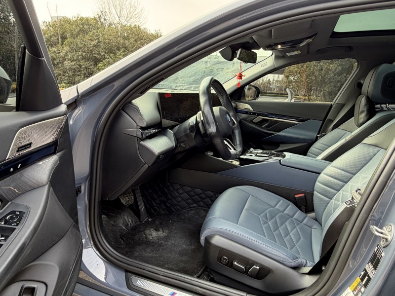 盐城25年宝马I56