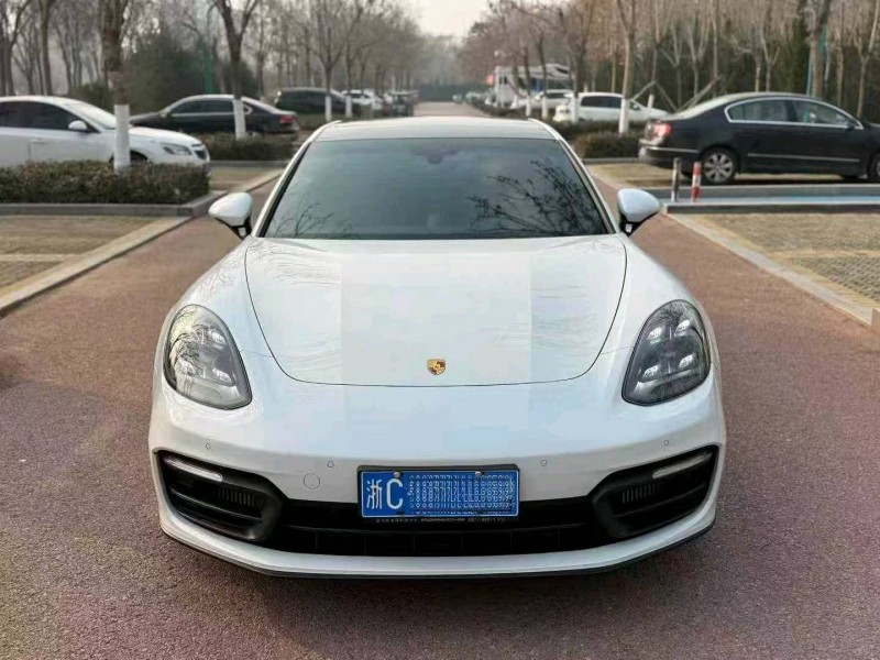 聊城22年保时捷帕拉梅拉1