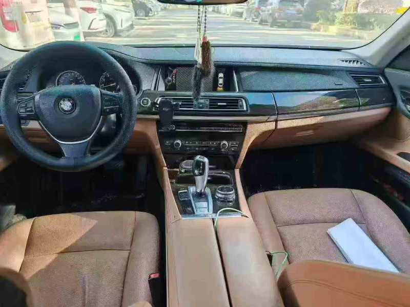 保山16年宝马7系3